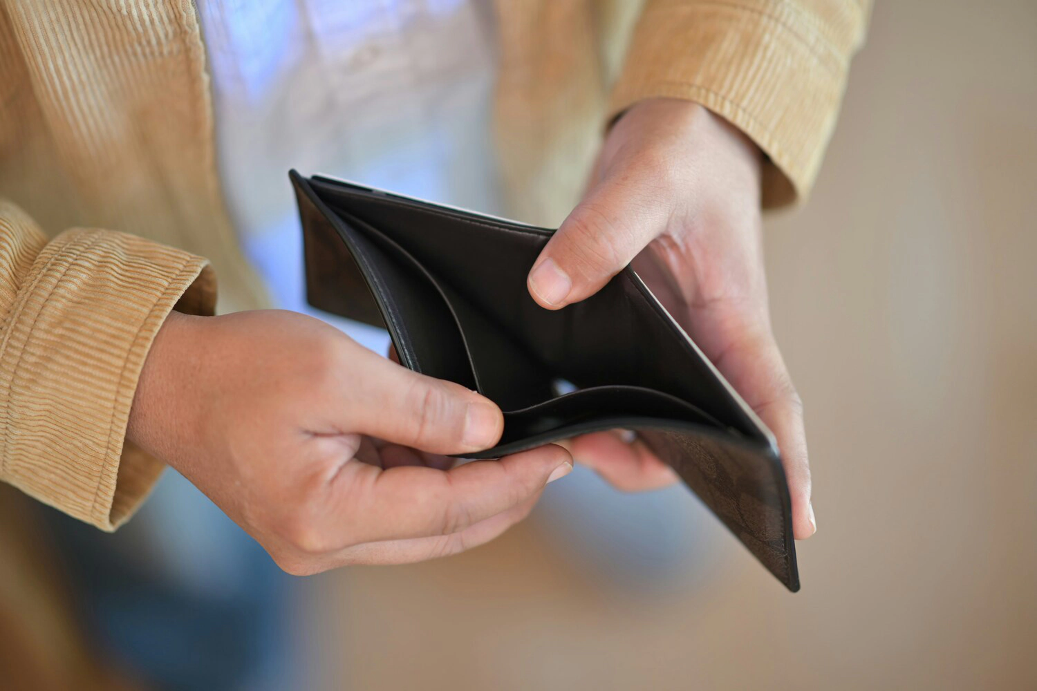 image title Empty wallet